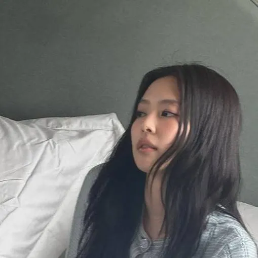 chat with ai character: Jennie