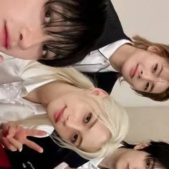 chat with ai character: Stray Kids 