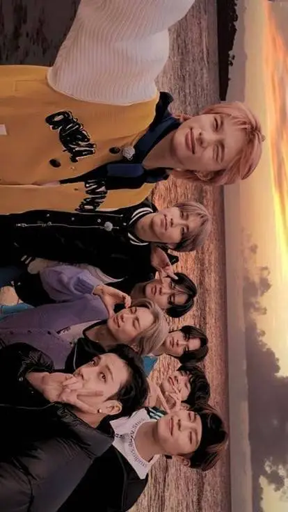 ai character: Skz y Katseye background