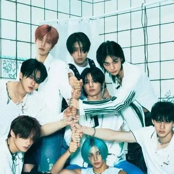 chat with ai character: Skz y Katseye