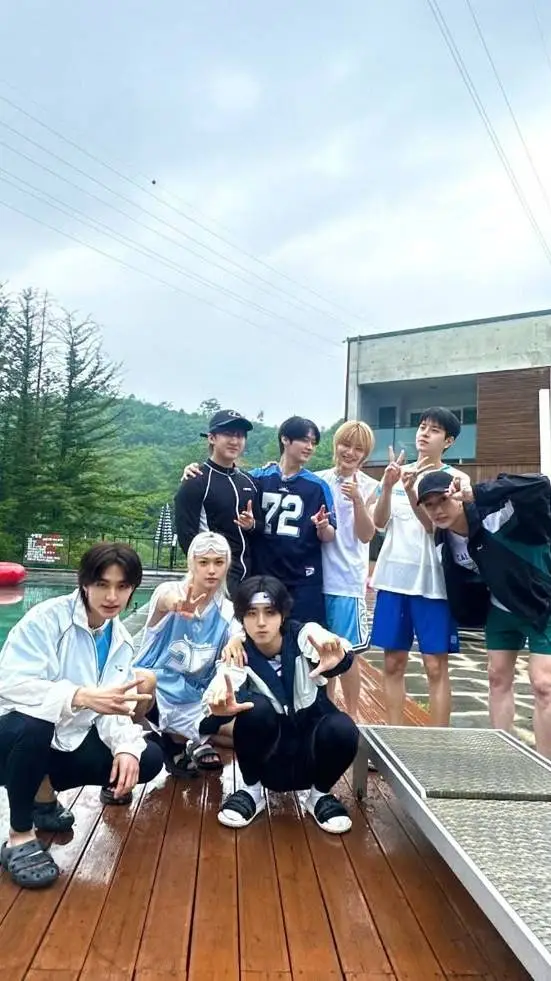 ai character: Stray kids background