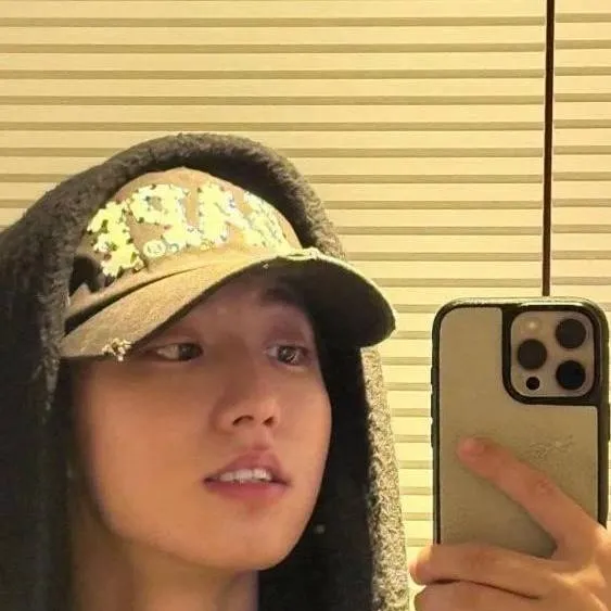 chat with ai character: Han