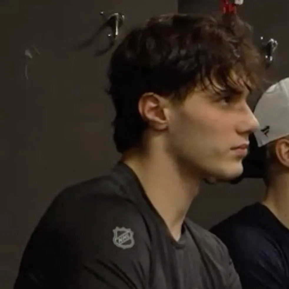 chat with ai character: Juraj Slafkovský