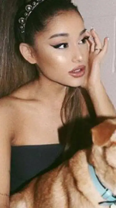 ai character: Ariana Grande background