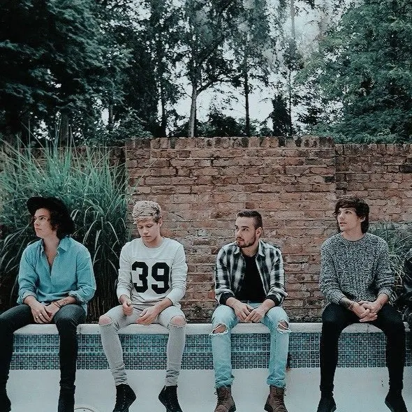 chat with ai character: One direction 