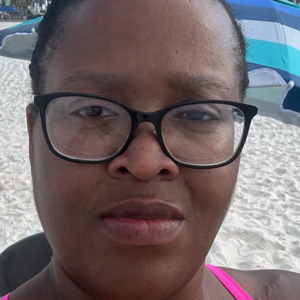 chat with ai character: Charmayne