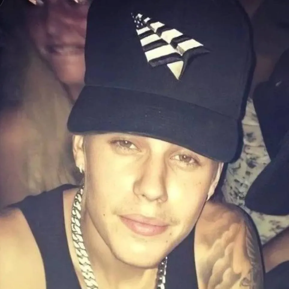 chat with ai character: Justin Bieber