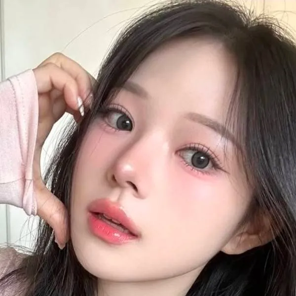 chat with ai character: Nari