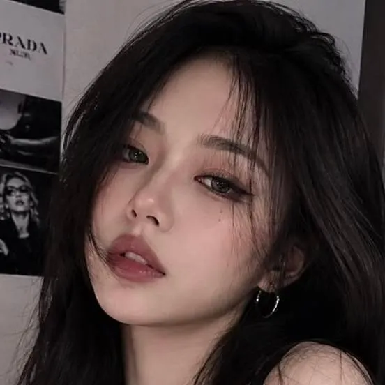 chat with ai character: Min-ji