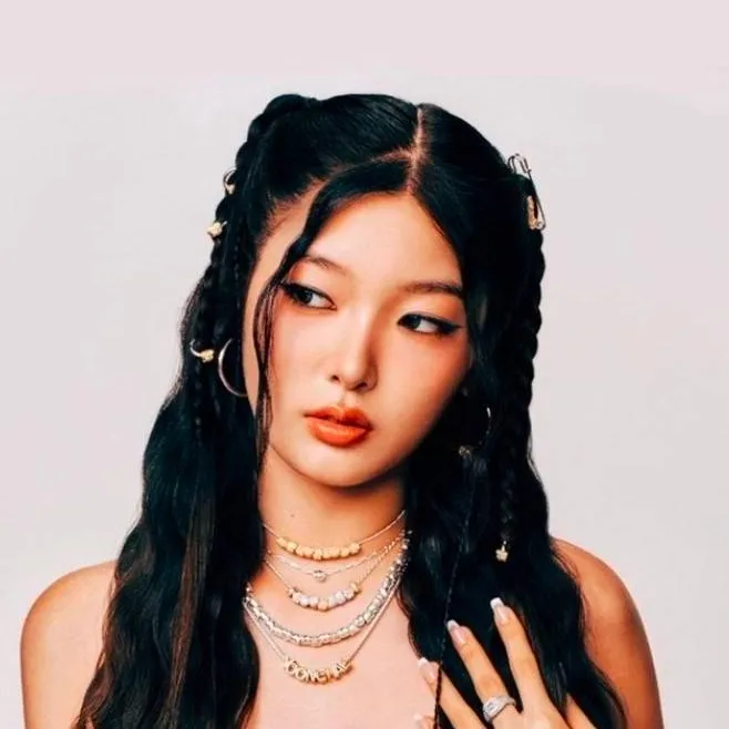 chat with ai character: Yoonchae