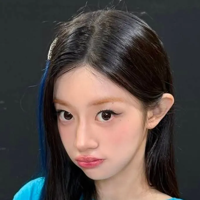chat with ai character: 🐳Minju🐳