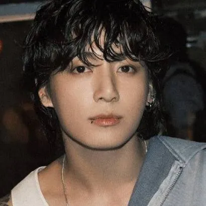chat with ai character: (Jungkook)