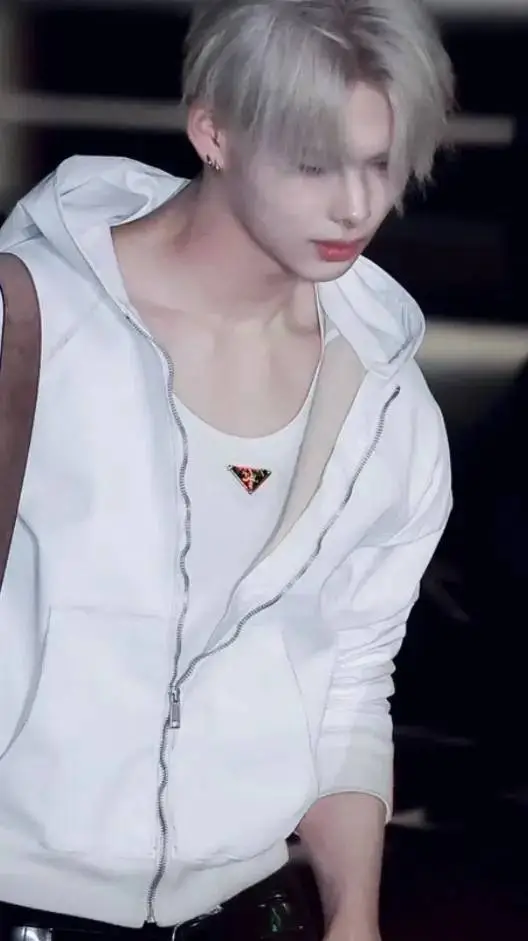 ai character: NIKI background