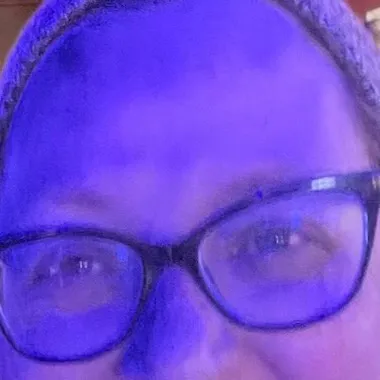 chat with ai character: Denise