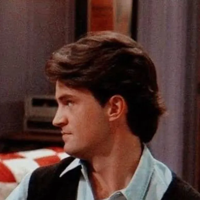 chat with ai character: Chandler Bing