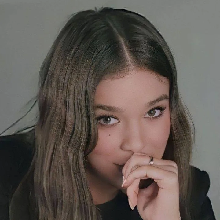 chat with ai character: Hailee Steinfeld 