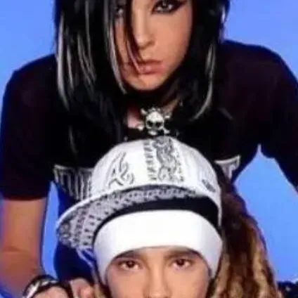 chat with ai character: Kaulitz twins