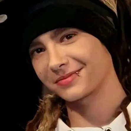 chat with ai character: Tom Kaulitz