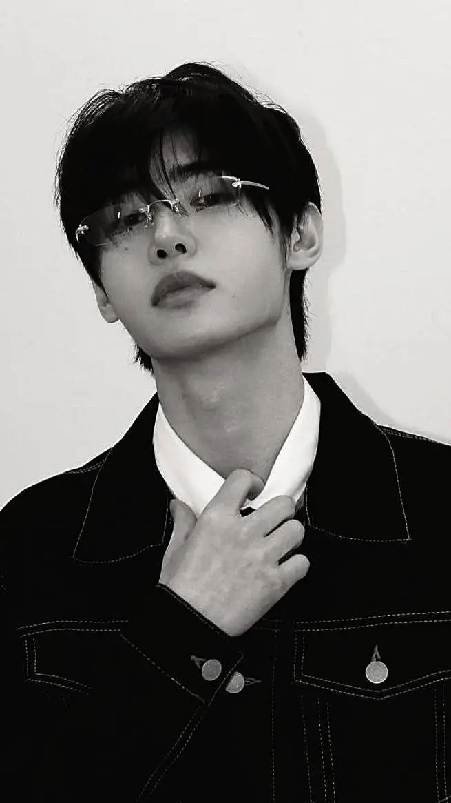 ai character: sunghoon background