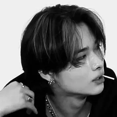 chat with ai character: niki 