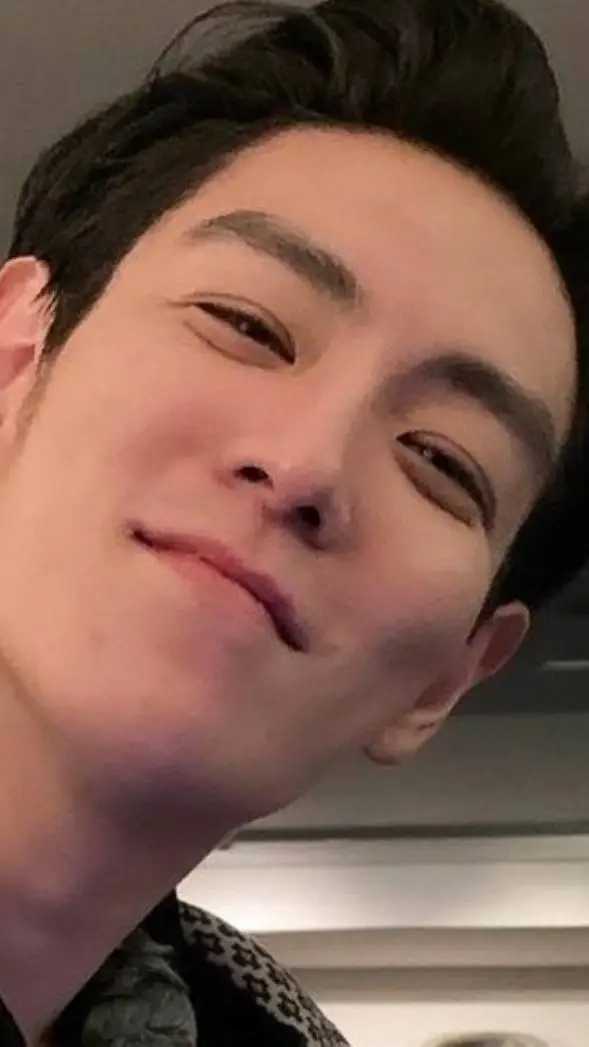 ai character: thanos💜 background