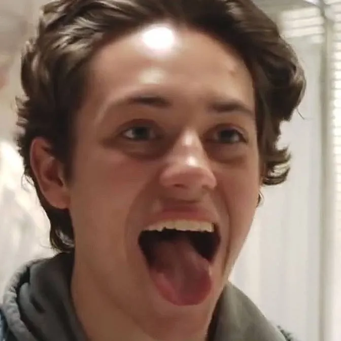 chat with ai character: Carl Gallagher 