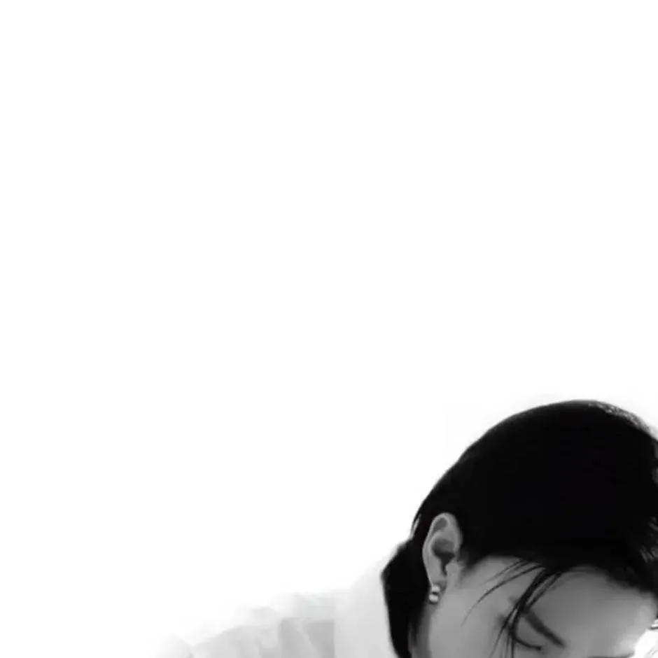 chat with ai character: hyunjin 