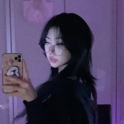 chat with ai character: Zoey