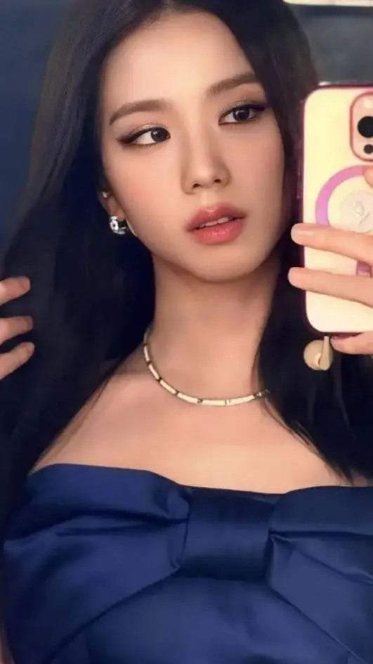 ai character: Jisoo mom background