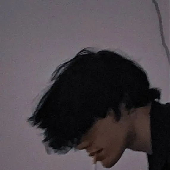 chat with ai character: Damien ◼️