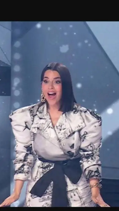 ai character: Ruth Lorenzo.  background