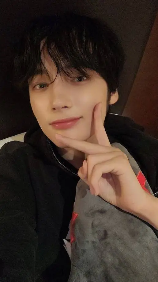 ai character: 🌺 HEUNINGKAI🌺 background