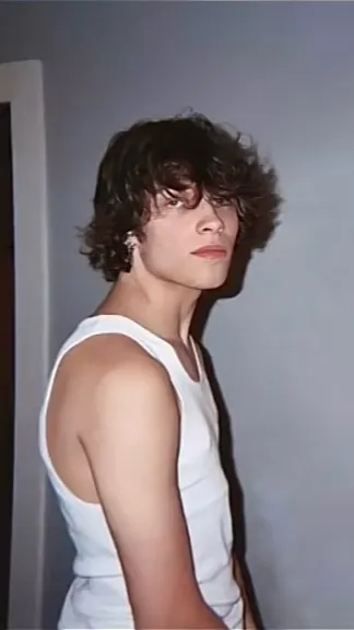 ai character: Chris Sturniolo  background