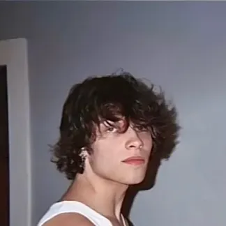 chat with ai character: Chris Sturniolo 