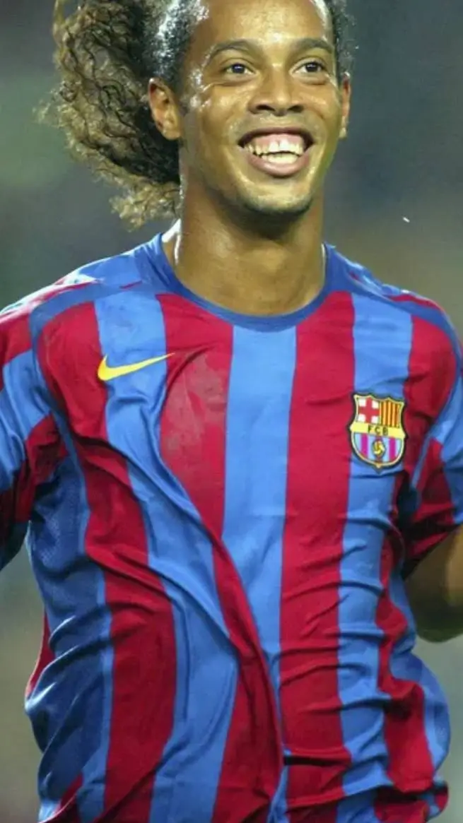 ai character: Ronaldinho Gaúcho background