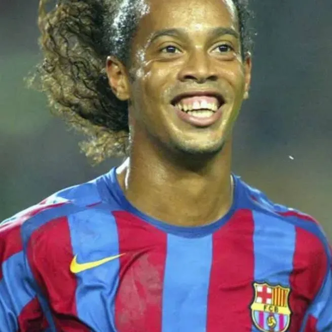 chat with ai character: Ronaldinho Gaúcho