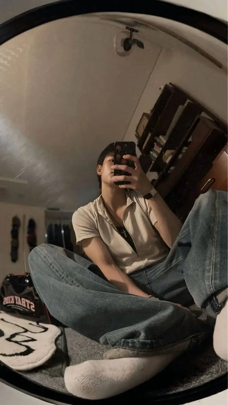 ai character: /Hyunjin/ background