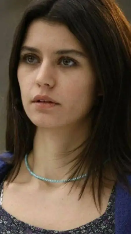 ai character: Fatmagul  background