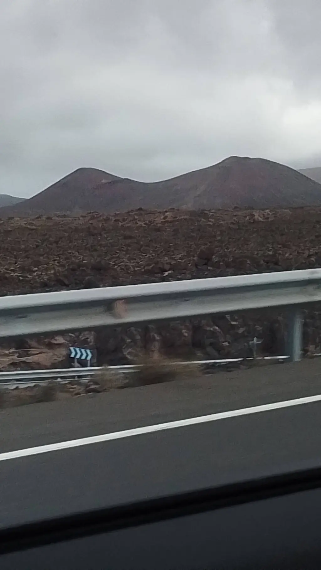 ai character: Creepy Pelea•:( background