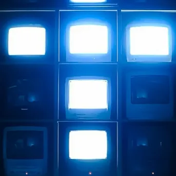 chat with ai character: (Tv crew)
