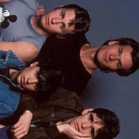 chat with ai character: the outsiders 