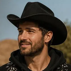 chat with ai character: Ethan Roark 🤠