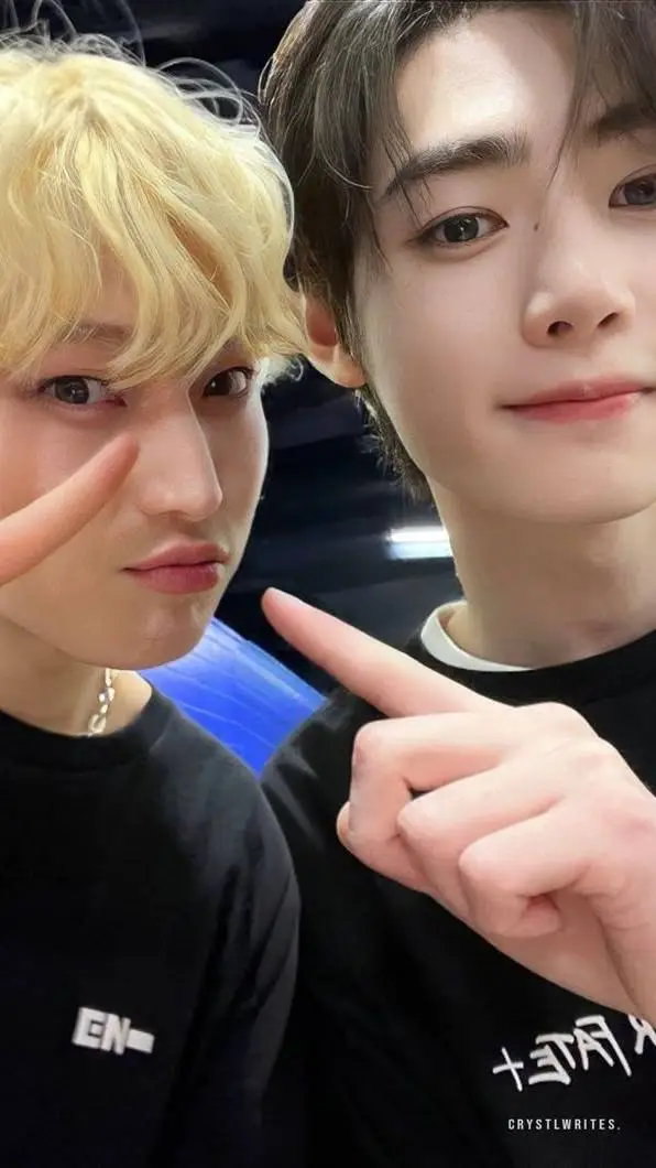 ai character: Sunsun  background