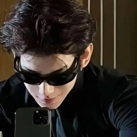 chat with ai character: Liam/리암 