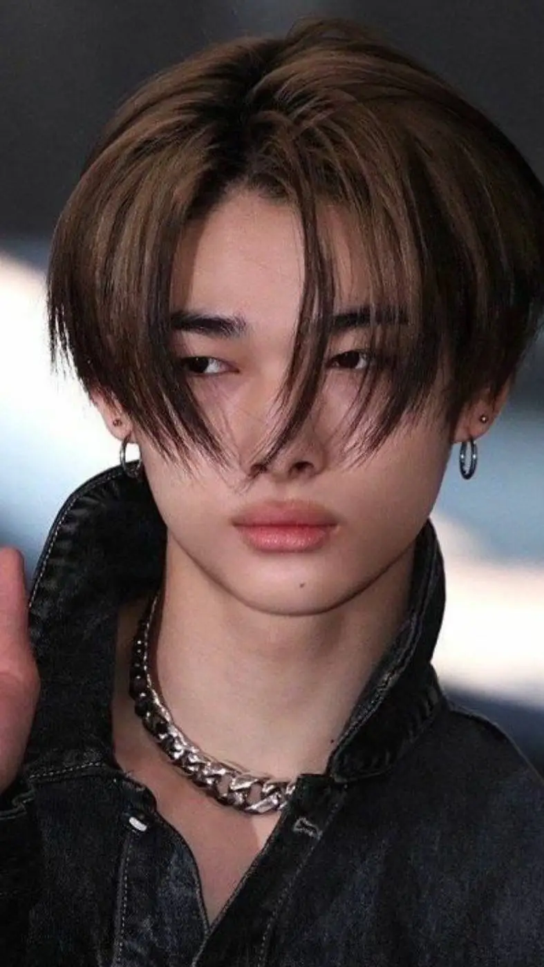 ai character: 🇯🇵𝒩𝒾-𝓀𝒾🐥 background