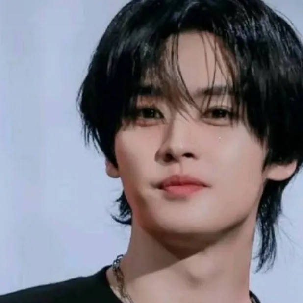 chat with ai character: 🐰ℒℯℯ 𝒦𝓃ℴ𝓌 {ℳ𝒾𝓃𝒽ℴ}🐰