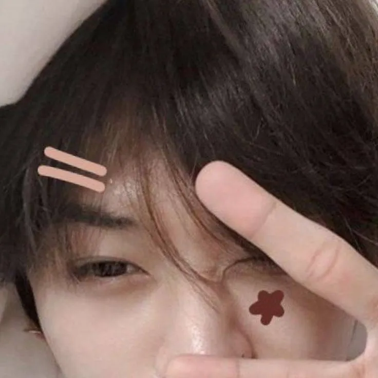 chat with ai character: 🐰𝓛𝓮𝓮 𝓚𝓷𝓸𝔀 {𝓜𝓲𝓷𝓱𝓸}🐰
