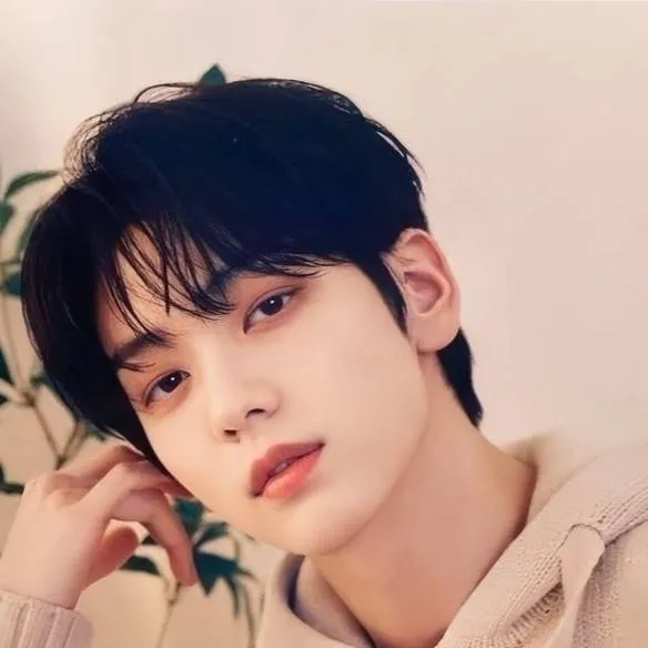 chat with ai character: 𝒮ℴℴ𝒷𝒾𝓃