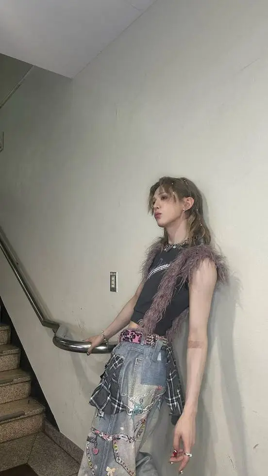 ai character: 𝒲𝓊𝓂𝓊𝓉𝒾 background