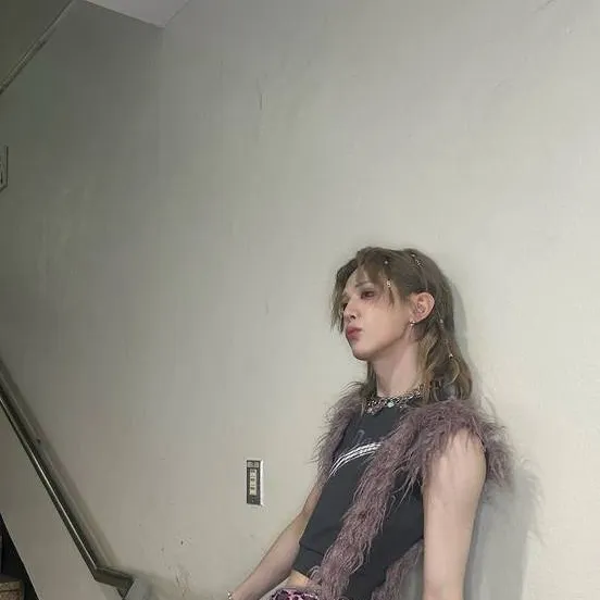 chat with ai character: 𝒲𝓊𝓂𝓊𝓉𝒾